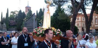 La Virgen de Fátima, en la procesión de las antorchas en el Cerro de los Ángeles.